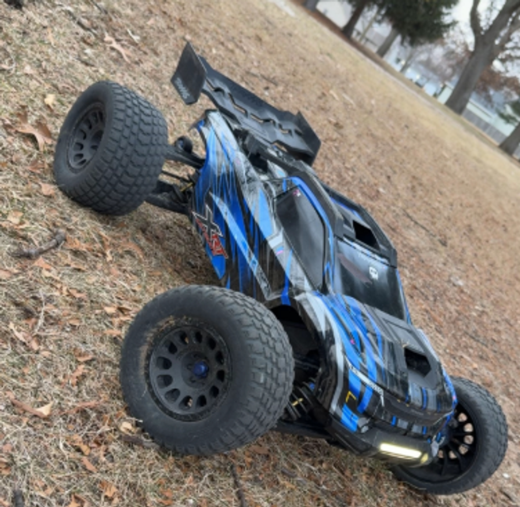 🔥 ULTIMATE 8S RC RACE TRUCK - Built for Speed & Control ⚡50% OFF TODAY