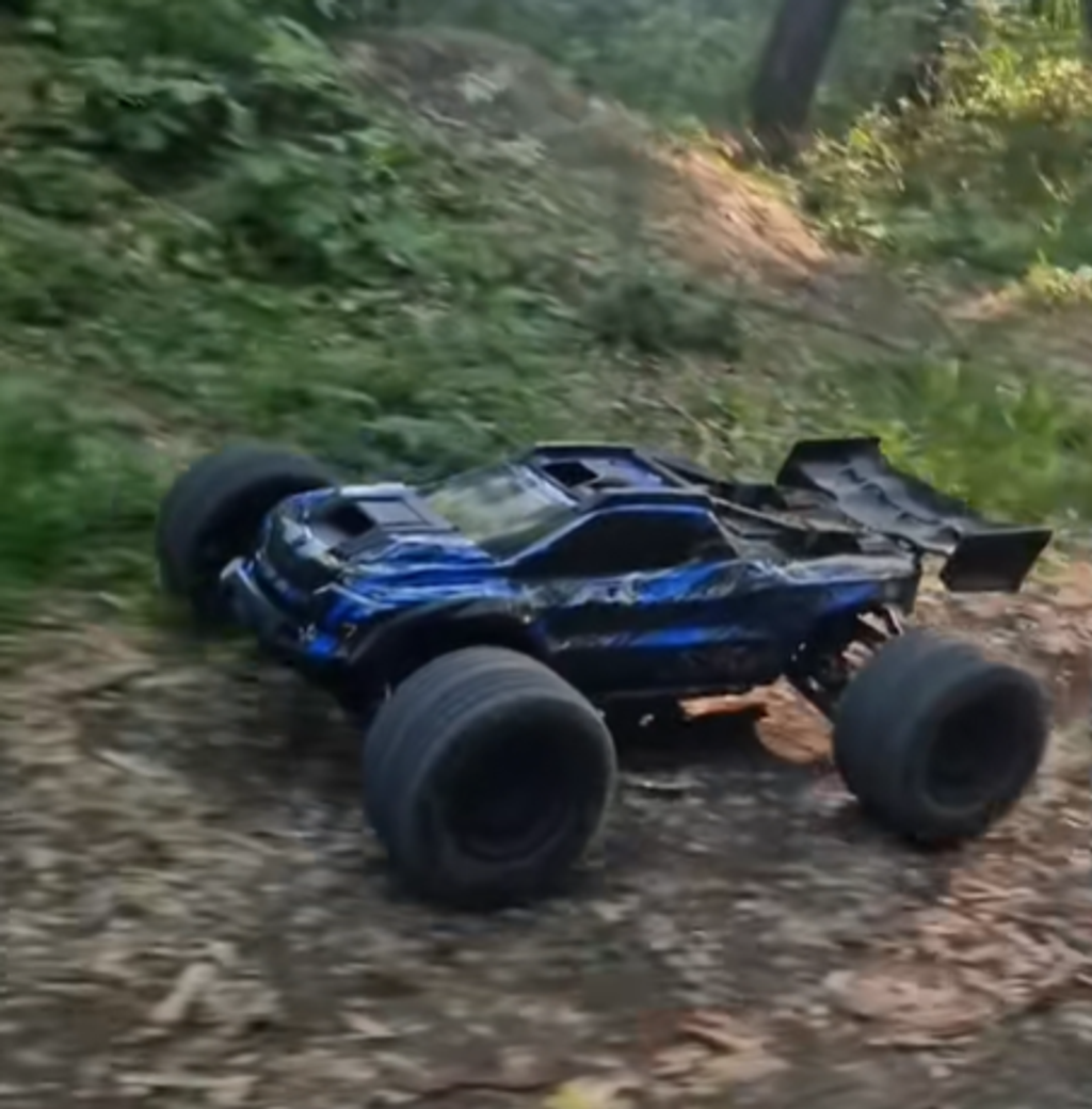 🔥 ULTIMATE 8S RC RACE TRUCK - Built for Speed & Control ⚡50% OFF TODAY